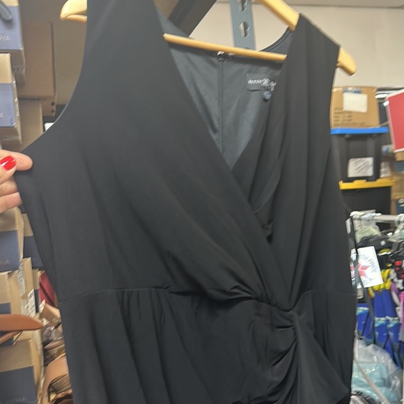 NWT BETSY ADAM Plus Size V-Neck Gown IN COLOR  BLACK - Picture 5 of 11